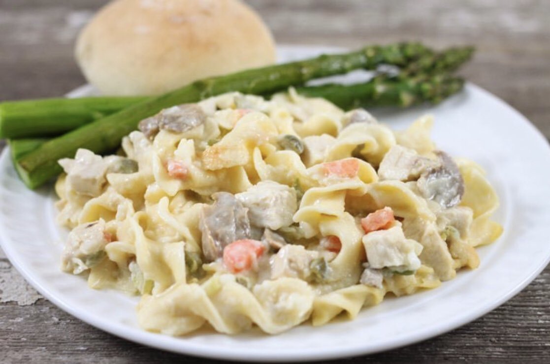 Crock Pot Cheesy Chicken and Noodles is an easy, cheesy twist on the classic chicken and noodles recipe.
farmwifecooks.com/crock-pot-chee…