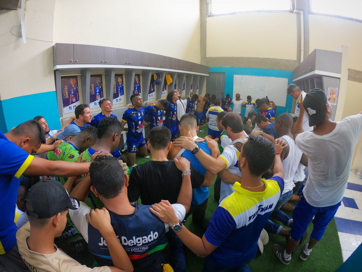 DelfinSC's tweet photo. Unidos lograremos grandes cosas.💙💛

Esta familia quiere desearte un feriado espectacular pero recordando que nada en exceso es bueno, los tuyos te esperan en casa.😉

#ElOrgulloDeManabí https://t.co/5scR60w8uu