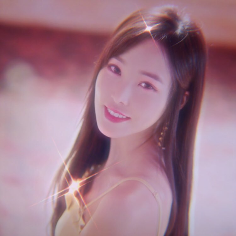 yevolutionn's tweet photo. flower 90s icons-! 🌈🌼🌸
#gfriend #gfriendflower #gfriendicons #90sedits #eunha #yuju https://t.co/01lYbL9ozp