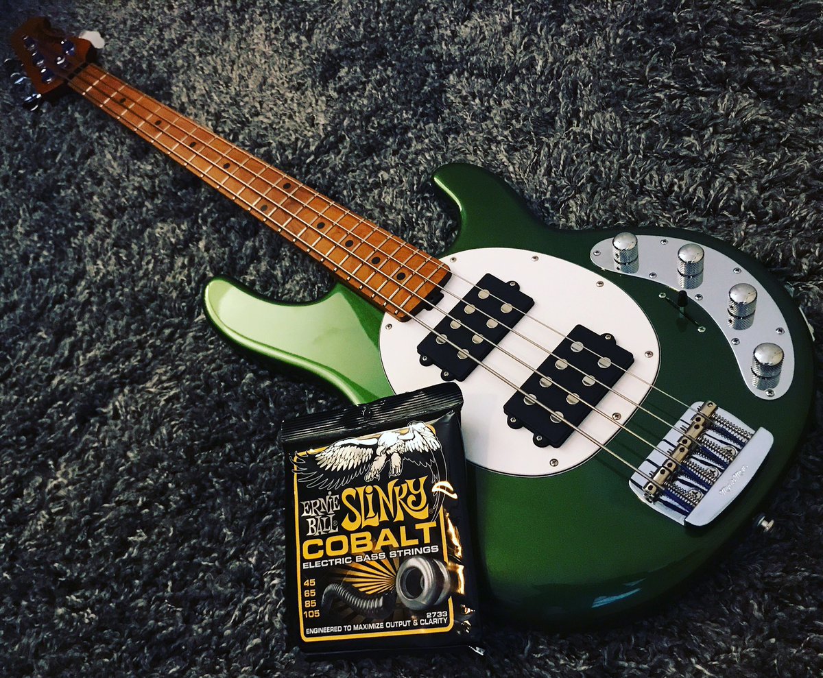 Some #bassporn with the trusty ol’ (new) #MusicMan Stingray Special HH. Threw the @ernieball Cobalts on her 🤯 I’m a Stingray type’a dude through & through...

#ernieball #musicmanstingray #stingraybass #musicmanbass #ernieballstrings #stingrayspecial #baixonatural #notreble