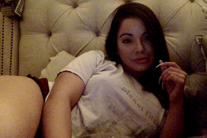 2 pic. Photo Booth selfies ?✨ https://t.co/J9cBiDX6J8
