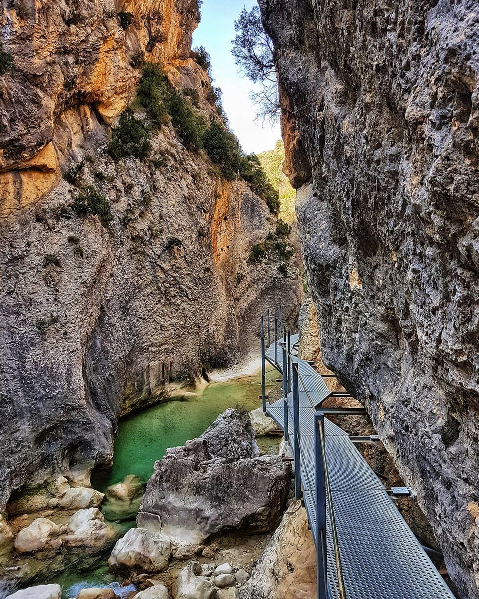 Huesca_LaMagia's tweet photo. 💦💙 ¿Quién no ha oído hablar en algún momento de las pasarelas del río Vero en Alquézar?
Fotografía de manuelangelmara https://t.co/629iaHEkDA https://t.co/LxldNTJhgY