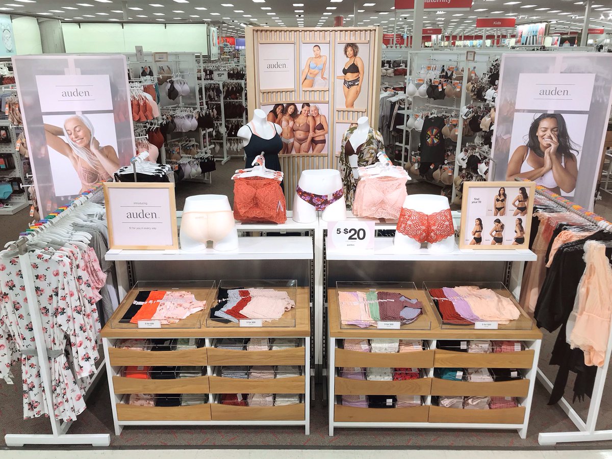 Photos from the launch this morning! It’s been such a wild few weeks setting #ProjectLace but shoutout to my awesome team (Kaitlyn, Kia &amp; Ethan you guys rock!!!) for killing the game and turning out an awesome set that guests are LOVING #Colsie #Auden #StarsAbove #T1355 #VMStyle