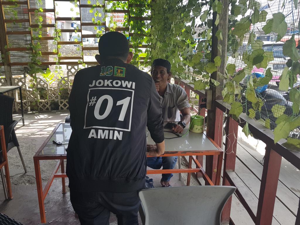 IIbrahim7799's tweet photo. Terjebak di warung kopi demi jokowi https://t.co/RoijGISrj2