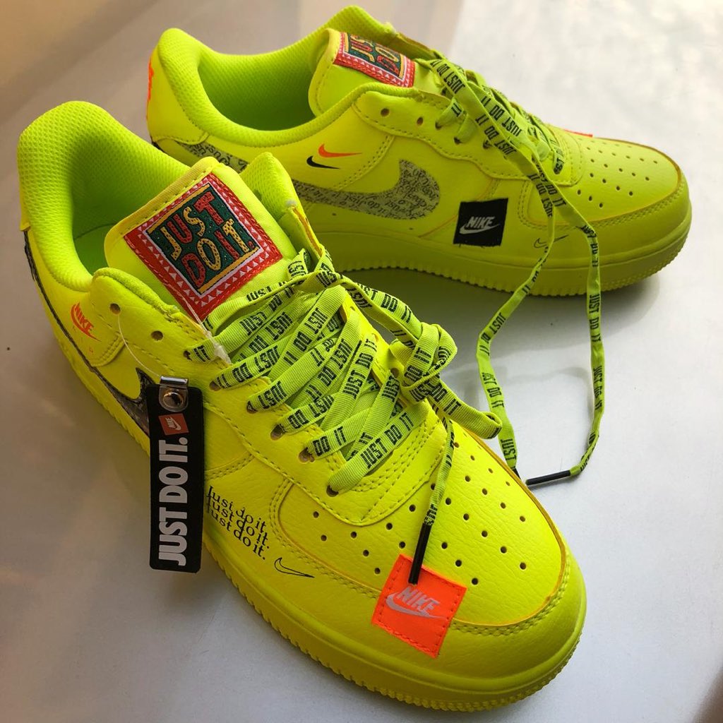 kack_republic's tweet image. NIKE AIR FORCE 1 PREMIUM•
  “|JUST DO IT|”••VOLT••
 _NOW AVAILABLE _
••SIZE•40——45•
@kack_republic 
call/whatsapp-+2348138074332
#DOORSTEPDELIVERY #NATIONWIDEDELIVERY 
#KACKITUP 💫