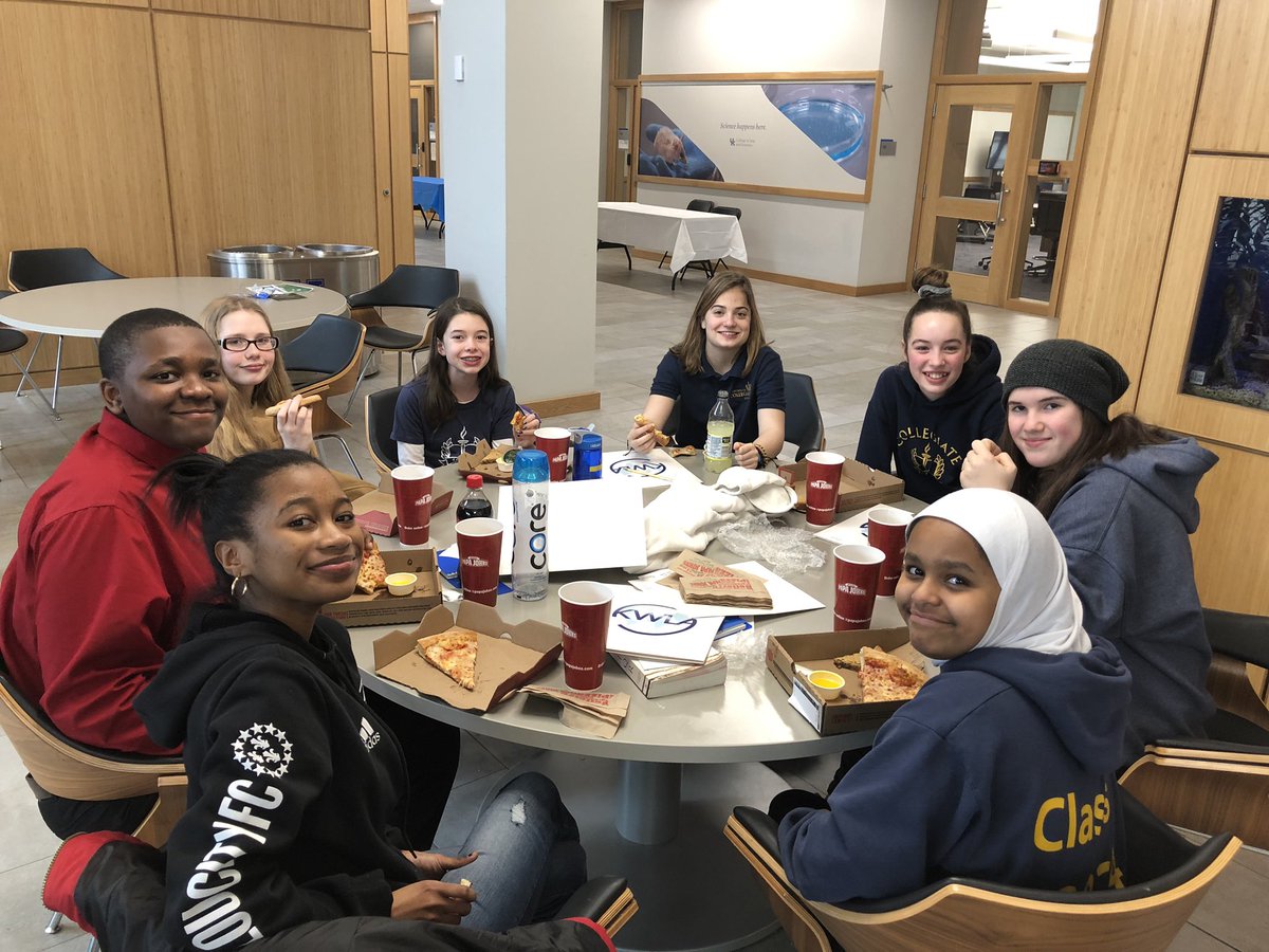 CollegiateWl's tweet photo. Our students had a great time (and results) at the @KWLAonline language showcase. #langchat @DiegoOjeda66 https://t.co/GCHl98cgPl