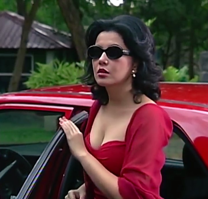 Lornatics's tweet photo. Throwback: The one and only Red Butterfly.  😍❤ #LornaTolentino #KTKH https://t.co/VnzvSN4LMa
