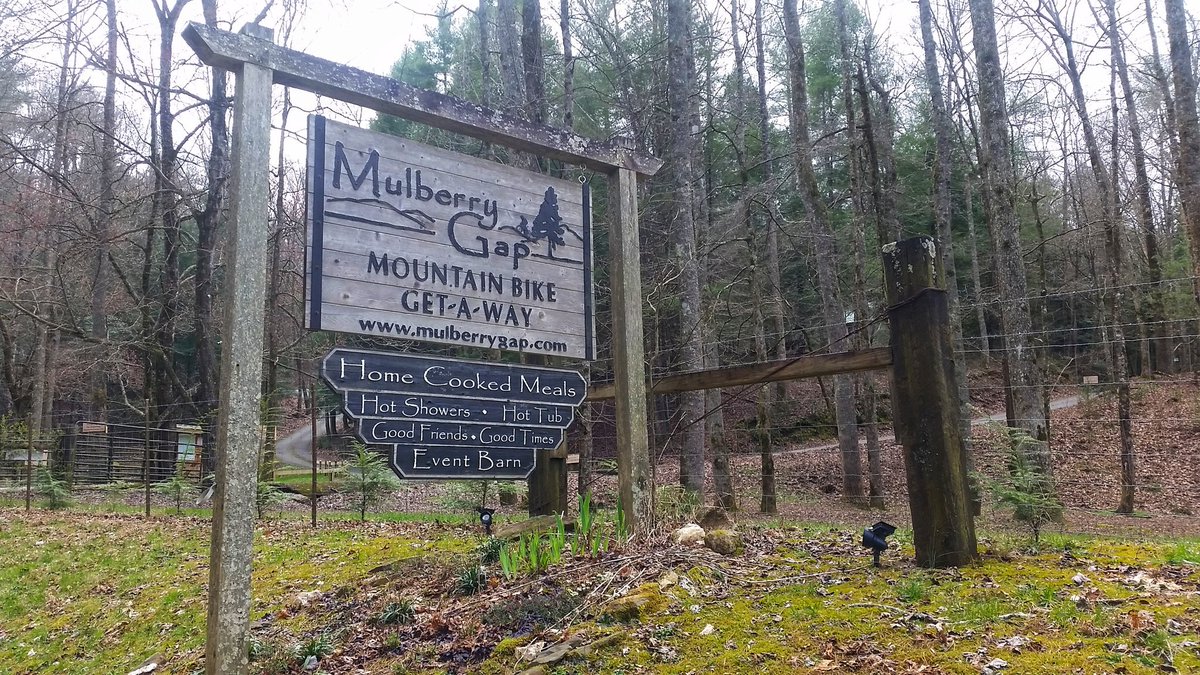 runthecohuttas's tweet photo. So this is happening.... Y'all come run loopy loops with us for #24hrs at @mulberrygapmtb, the hippest mountain hostel in the #northgamountains!
#trailrunning #ultrarunning #mulberrygap #runthecohuttas #letsrace #getloopy
More info and signup here: https://t.co/NRqBsIrIHf https://t.co/yryDZXT76w