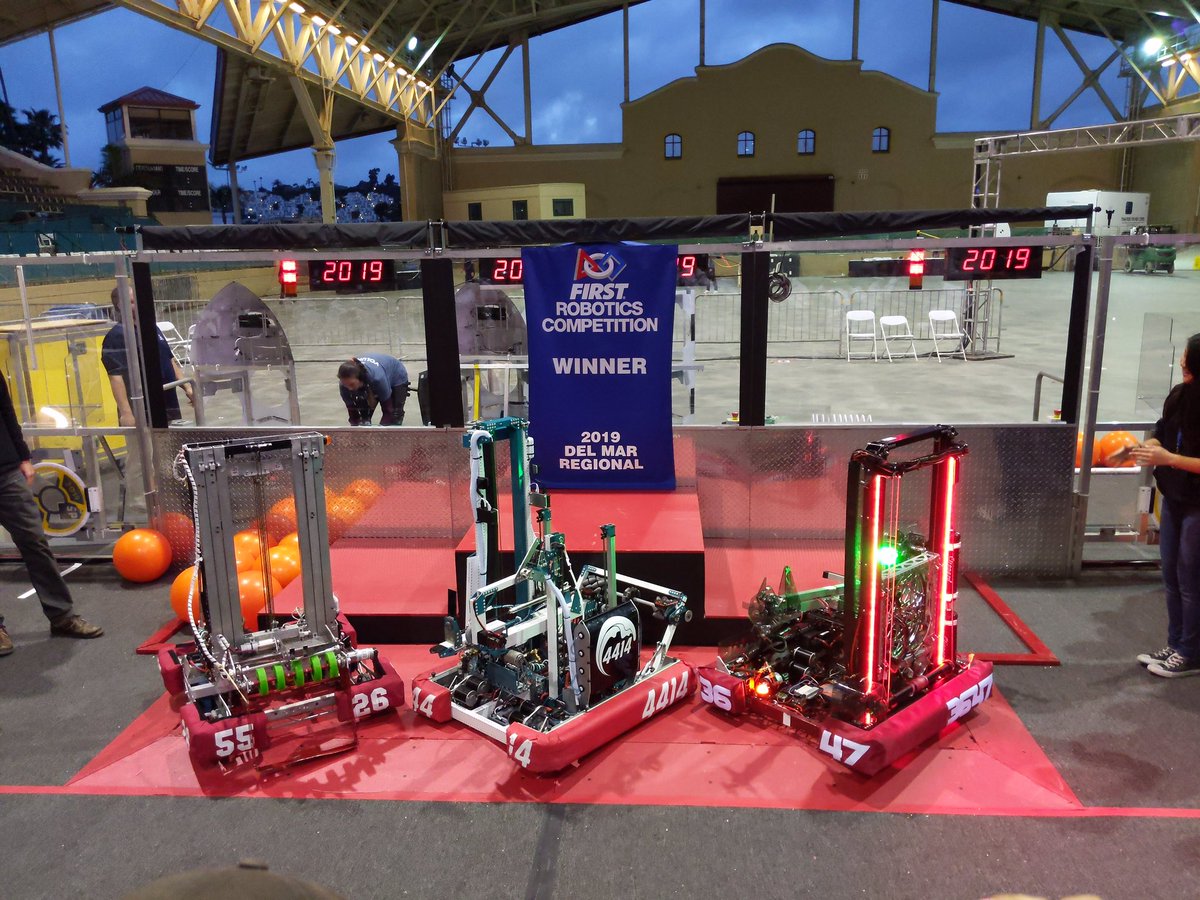 frc3647's tweet photo. Great regional for us. Walked away with a win and an excellence in engineering award. Special thanks to our alliance partners @Team4414 @tCATs5526 #sixweeksisnotenough #firstsd #sidewayselevatorgang https://t.co/PMpu4UdHTL