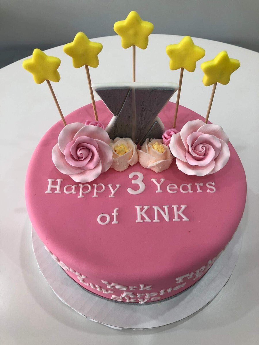 tinkerbellnyc's tweet photo. A better photo of the cake we prepared for #3yearsWithKNK! The members of our account directly contributed to the making of this. Super grateful @KNKOfficial220 enjoyed it. Thank you to the KNK staff and @_mymusictaste staff for making this happen! #KNKinNY https://t.co/XlsiRf4KLK