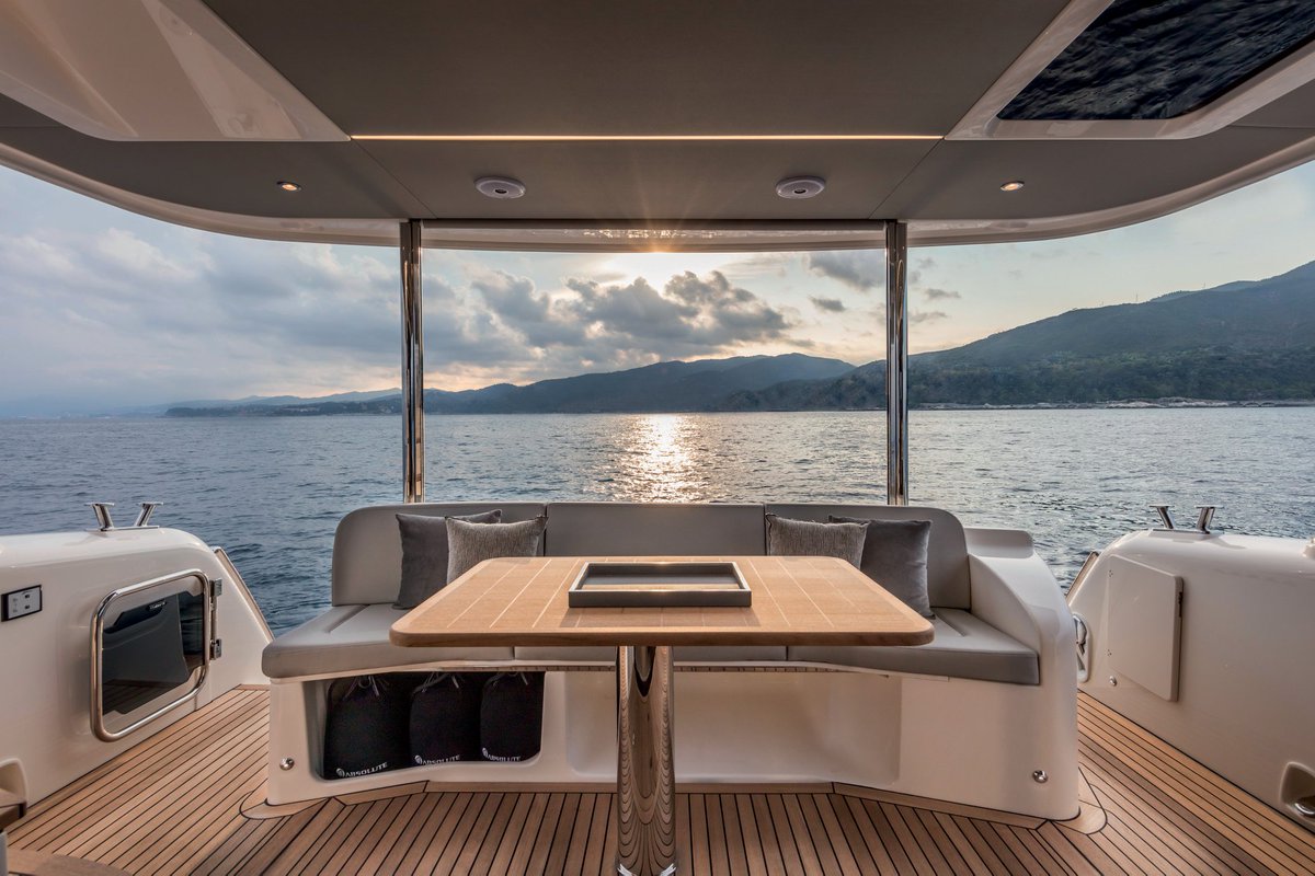 AbsoluteYachtHK's tweet image. There is no better position if not the main deck of Absolute #Navetta48 to fully enjoy the spectacle of nature!
#AbsoluteYachts #ReachingForTheAbsolute #WeMakeItAbsolute