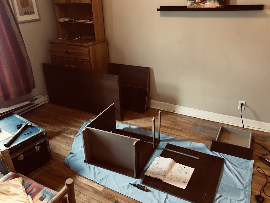 jsvetlo's tweet photo. When a desk is a good omen https://t.co/wvCL8jg6p8 https://t.co/WX6hrI7tGf