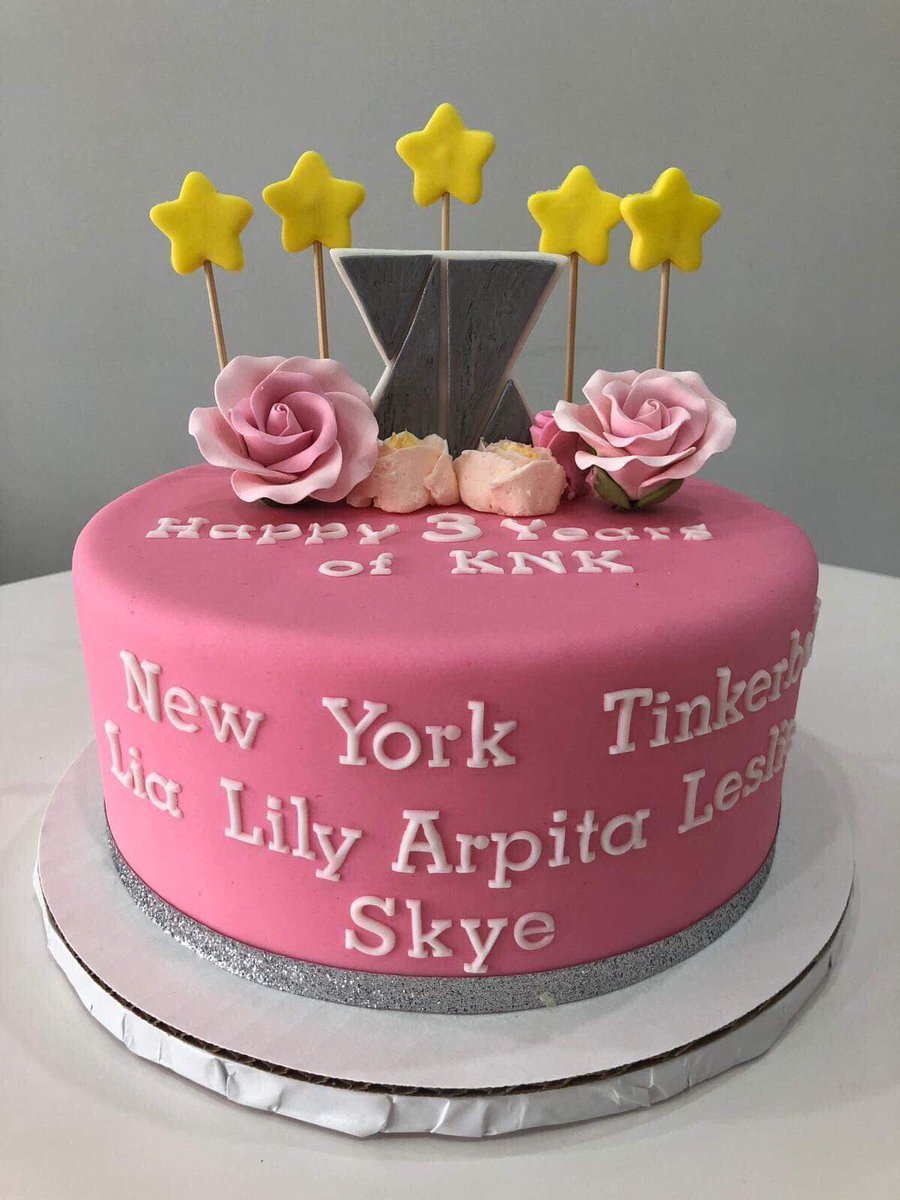 dearyouth0214's tweet photo. incredibly happy that @KNKOfficial220 was able to receive the cake we spent forever designing and putting together. thank you to @KNK_STAFF for accepting this and making it a very special day for knk 🥺💗 

#3yearswithKNK #KNK #크나큰 #크나큰짱짱 https://t.co/pP0MVpBlbx