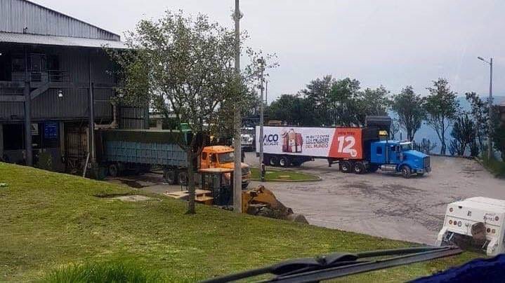 QuitoConLuisa's tweet photo. Publicidad de @PacoMoncayo en los camiones de basura del Municipio. ¿Aún les quedan dudas de que Paco es Rodas? El Pacto es clarísimo. Moncayo es el continuismo, ineficiencia y corrupción de @MauricioRodasEC. Tú eliges Quito https://t.co/0lFNTxbsJw