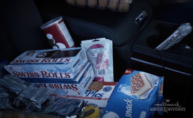 HallmarkiesPod's tweet photo. Now that is my kind of stakeout #sleuthers #hallmarkies #chronicleMysteries #vinesthatbind https://t.co/yMhct5Yv0T