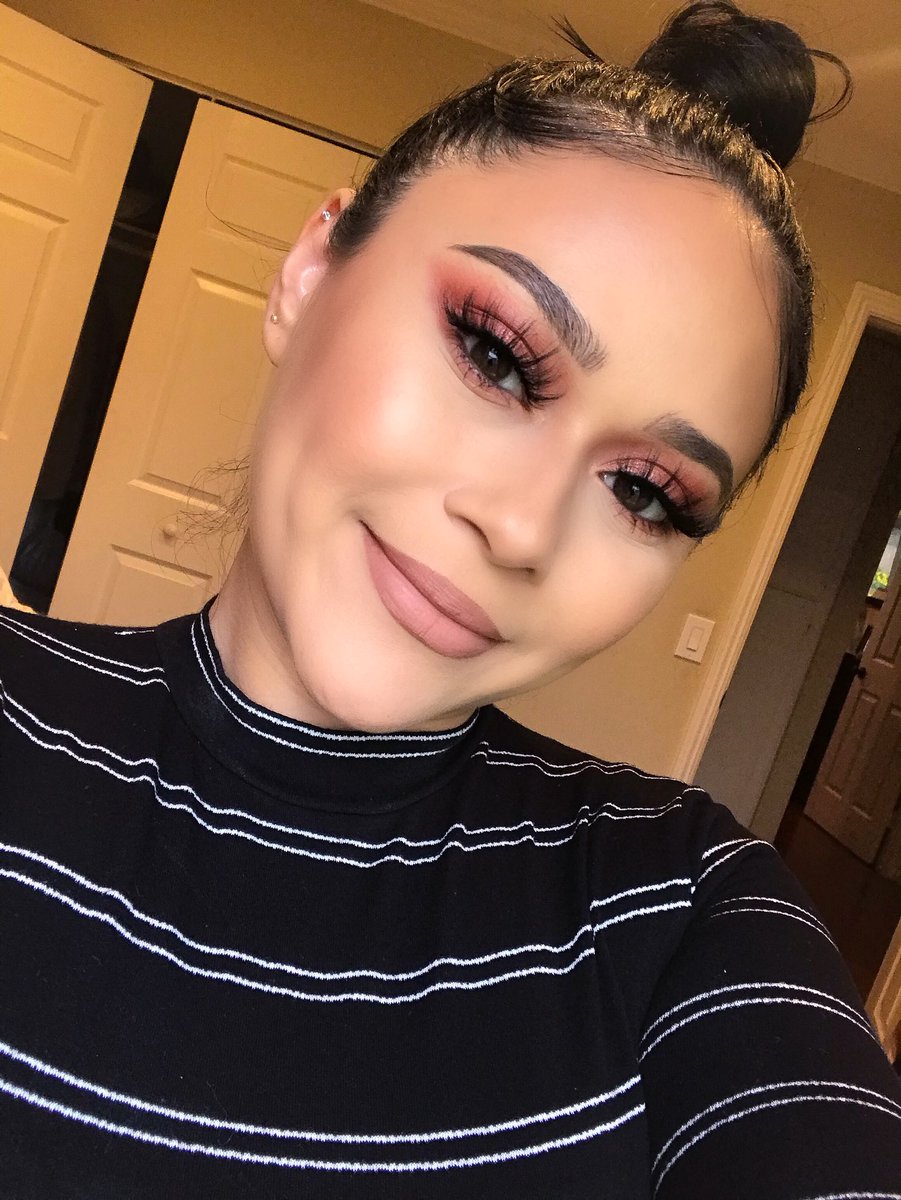 thestylebb's tweet photo. Makeup slayed @MorpheBrushes 35v palette @beautyblender Bounce foundation @milanicosmetics Satin Matte liquid lipstick in Lavish #MOTD #makeupartist #makeup https://t.co/CEAehp4d6P