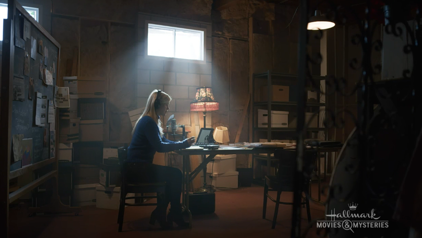 HallmarkiesPod's tweet photo. I really like this shot. More of these scenes in the next season of the show please! #sleuthers #hallmarkies #chronicleMysteries #vinesthatbind https://t.co/nirtA9bVzG
