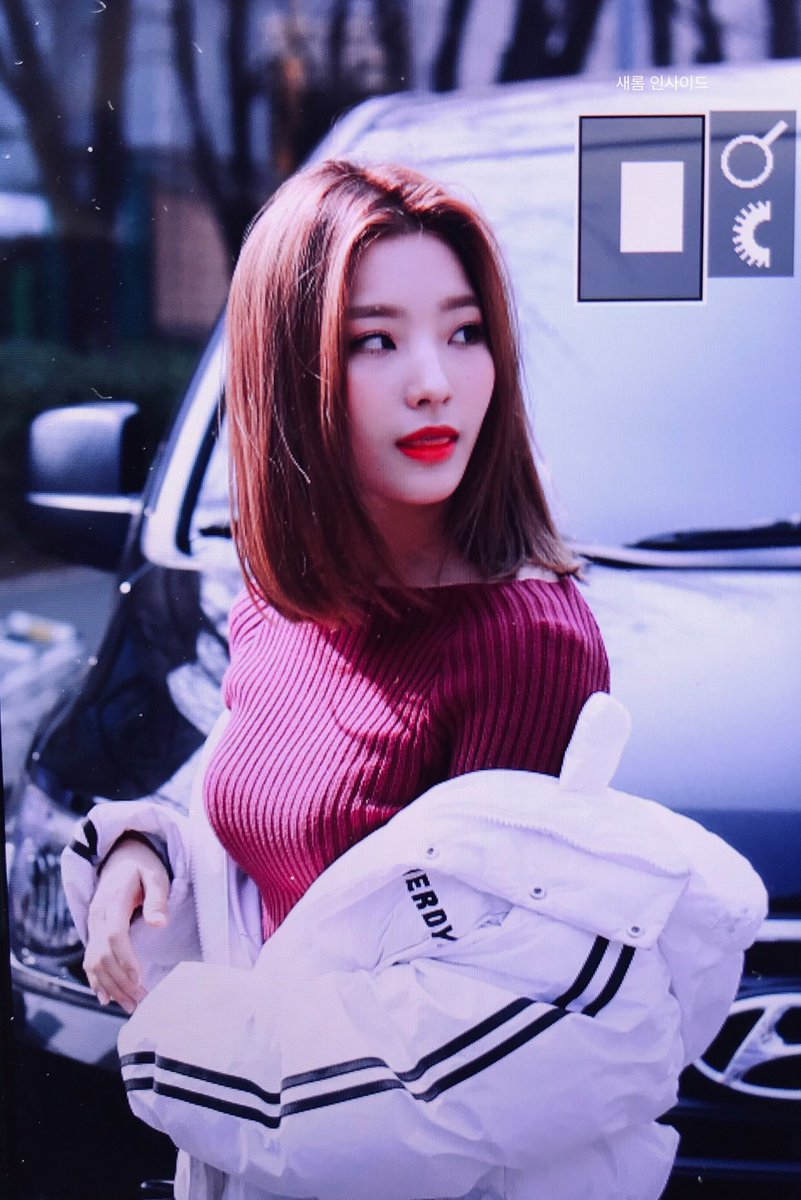 Natthaha's tweet photo. คำว่าสวยสะกดแบบนี้นะ “อีแซรม” จบนะ
#TweetBestFandom
#TeamFromis9
#fromis_9
#SoompiAwards
@realfromis_9 https://t.co/L80NWQbLRy