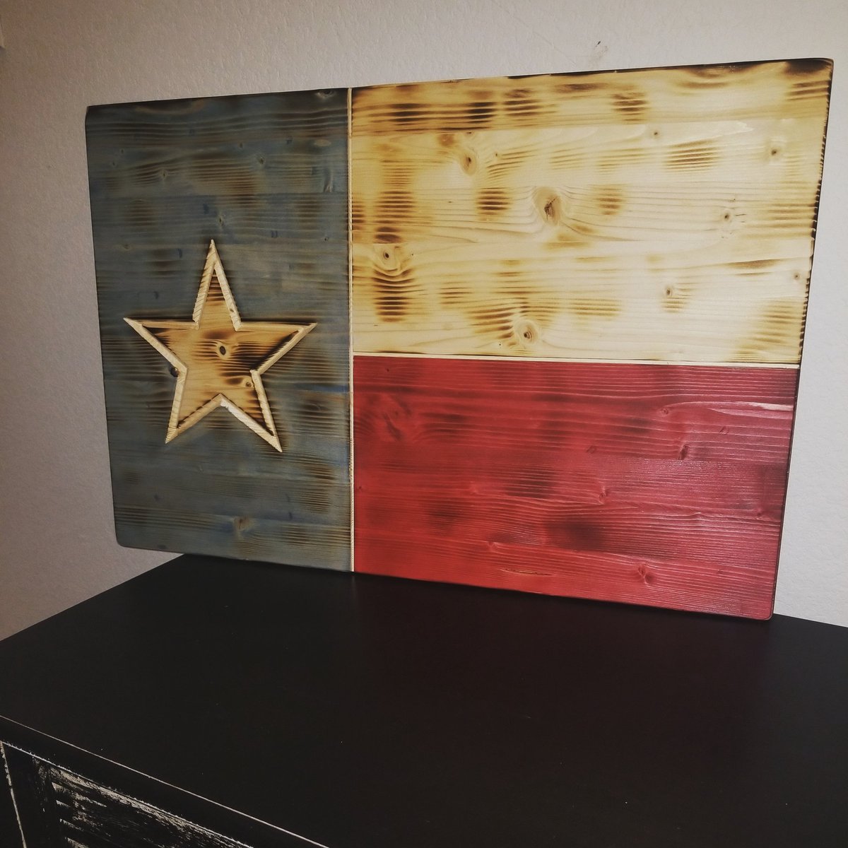 theflyingcop's tweet photo. The creativity was flowing this weekend. This one will be personalized and gifted this week. Simple and original. God bless Texas and wood creations! #woodenflags #routedwoodsigns #woodworking #texasflags #GodBlessTexas #Texas https://t.co/5ZNZhACY9m