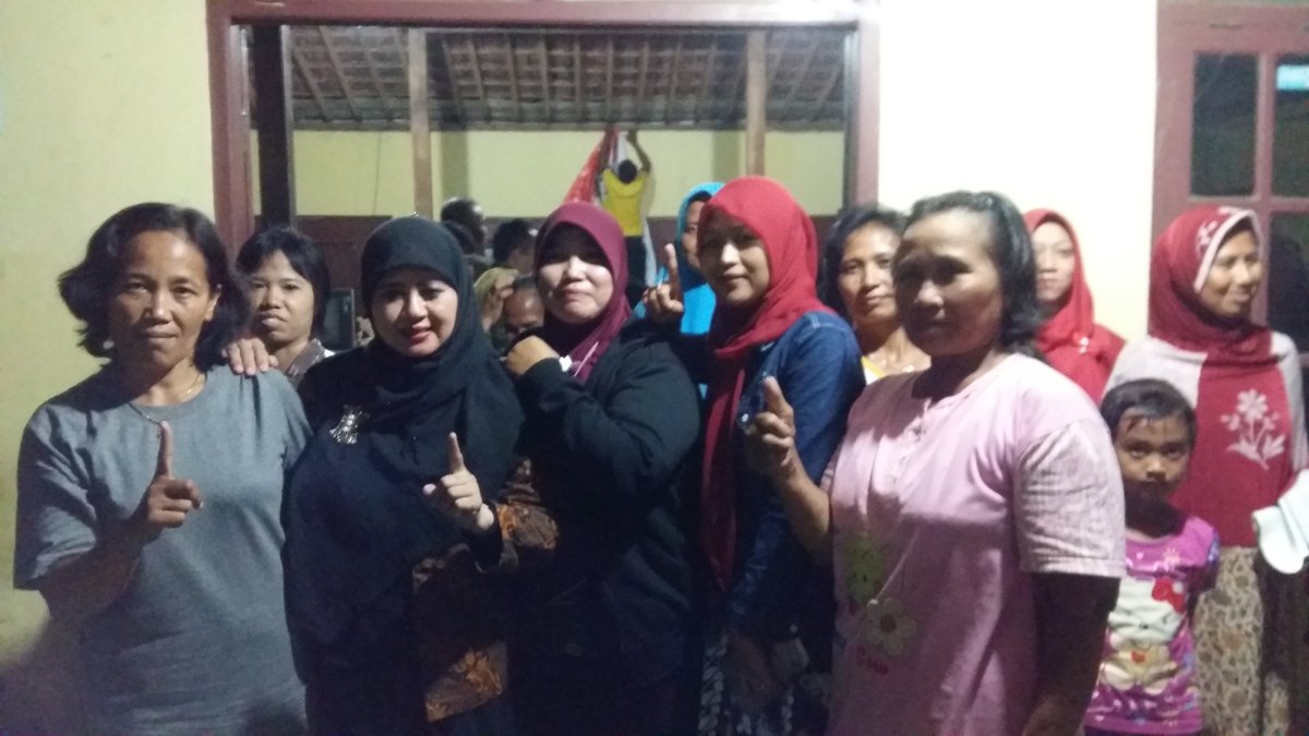 Bu_Endang_Maria's tweet photo. Kampanye terbatas pemilu serentak 2019 bersama warga Desa Jati Sumberlawang Sragen. https://t.co/DxjP9xc744