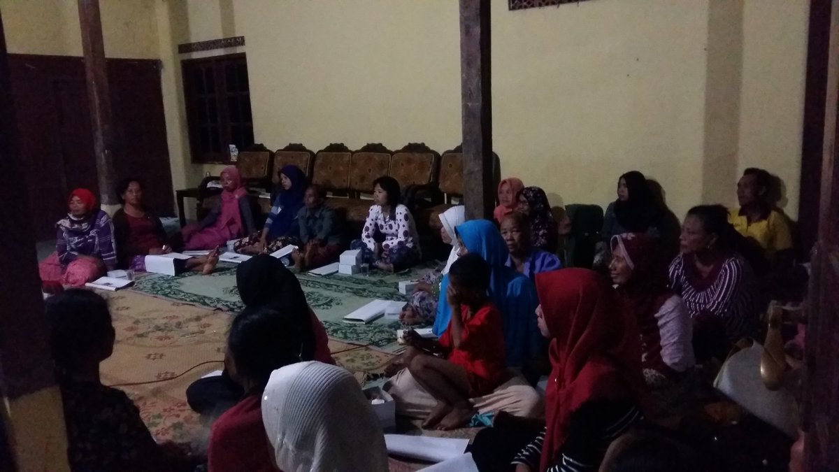 Bu_Endang_Maria's tweet photo. Kampanye terbatas pemilu serentak 2019 bersama warga Desa Jati Sumberlawang Sragen. https://t.co/DxjP9xc744