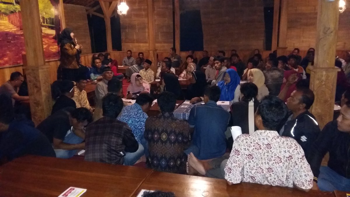 Bu_Endang_Maria's tweet photo. Kampanye terbatas pemilu serentak 2019 di RM Treend Sragen. https://t.co/Ukpf9YHT1Q