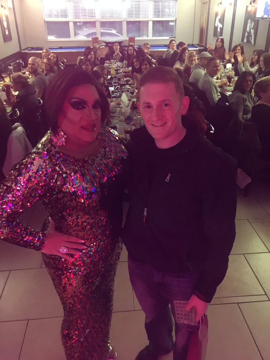 LTLUSH2's tweet photo. Happy Winner #lusciouslola #statenisland #dragdinner #drahbingo #nyc #1stand3rd https://t.co/NWNwqC5fAK