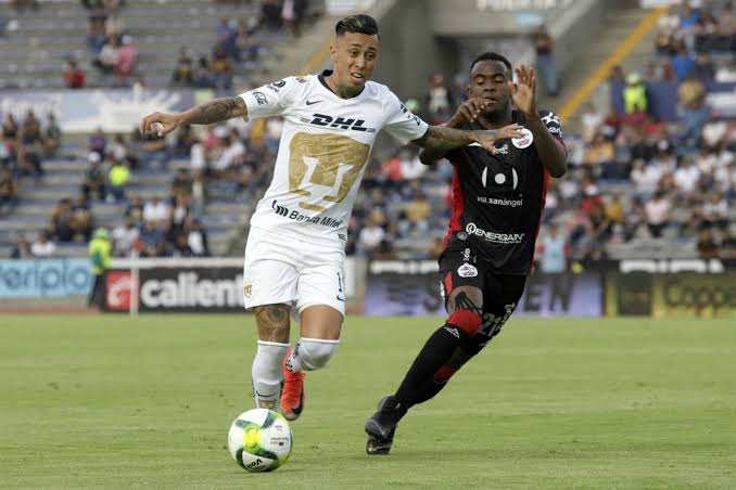 LoboRadioMx's tweet photo. ¡Cada vez más cerca del objetivo! 

#Nota | @LobosBuapMX vence dos goles por uno a @PumasMX y se aleja cada vez más de @ClubTiburones en la porcentual. 

Por: @alexisf86160591 

La nota en https://t.co/1uz5lF8Oza https://t.co/J407jwgcge