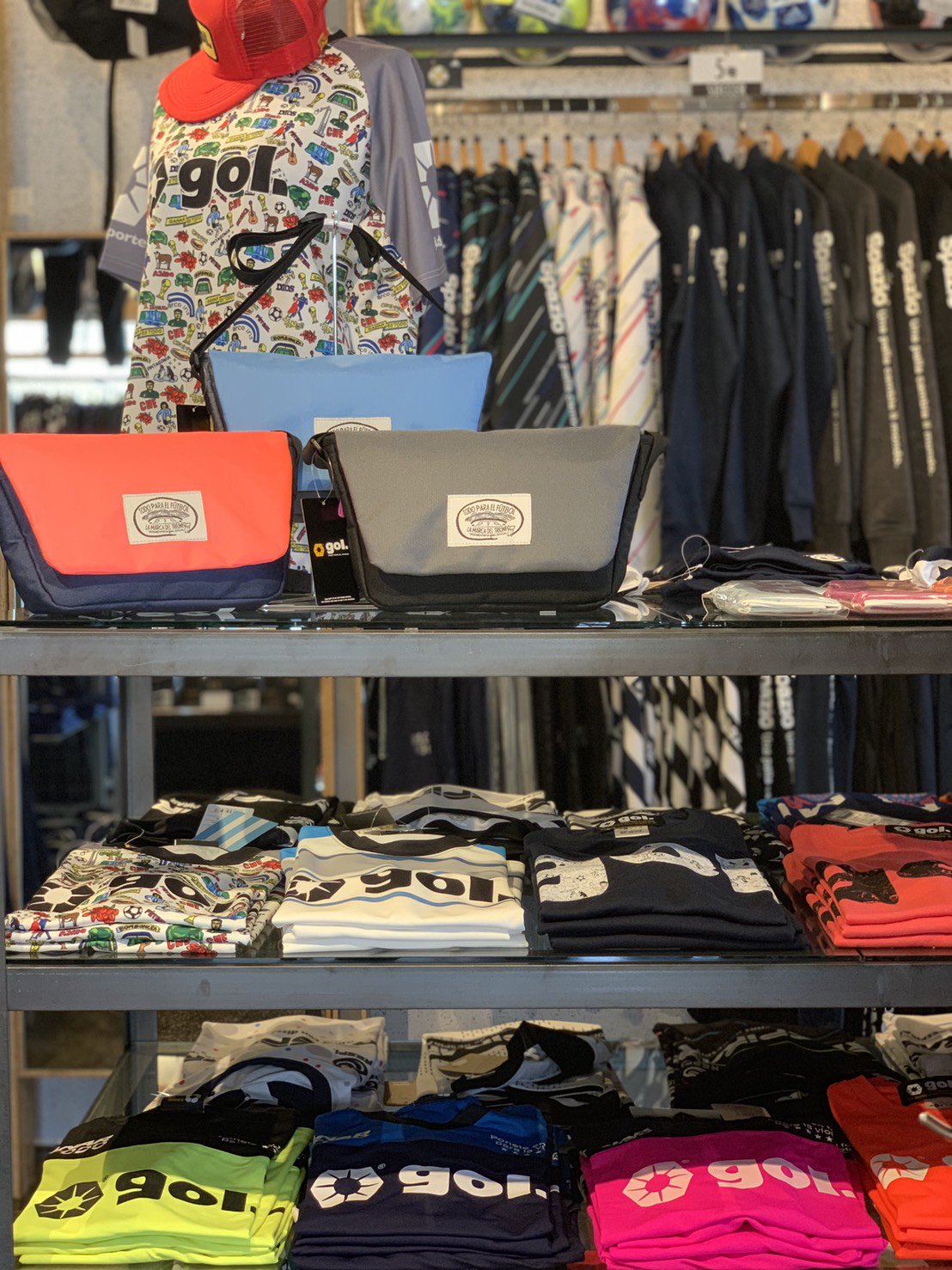 Gol ゴル 旅するオルタナティブ フットボールブランド Gol 取扱店舗紹介 サッカーマーケットにも Gol の新作が続々と入荷中です 371 0846 群馬県前橋市元総社町17 027 212 2218 営業時間 11 00 00 店休日 年中無休