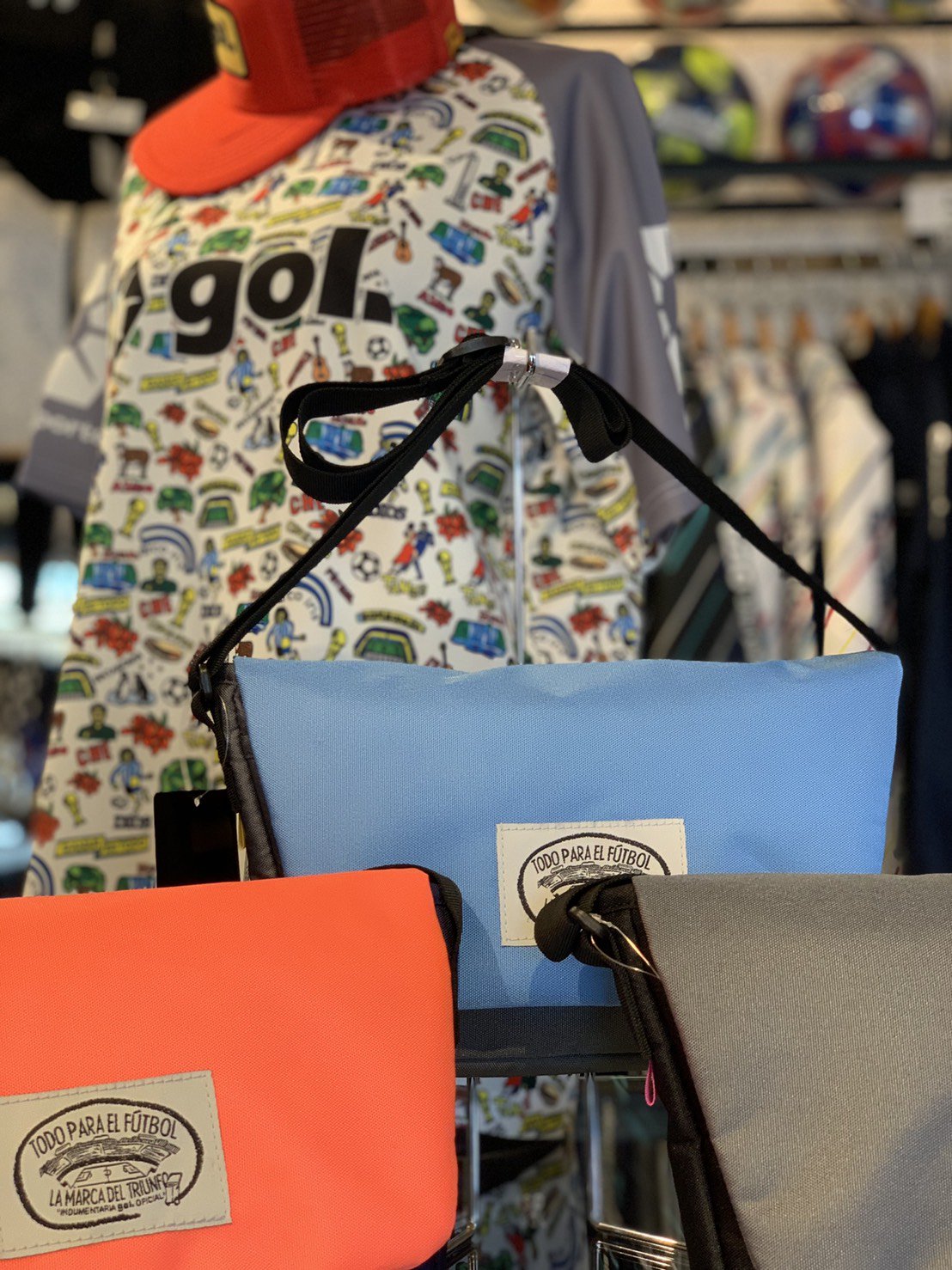 Gol ゴル 旅するオルタナティブ フットボールブランド Gol 取扱店舗紹介 サッカーマーケットにも Gol の新作が続々と入荷中です 371 0846 群馬県前橋市元総社町17 027 212 2218 営業時間 11 00 00 店休日 年中無休