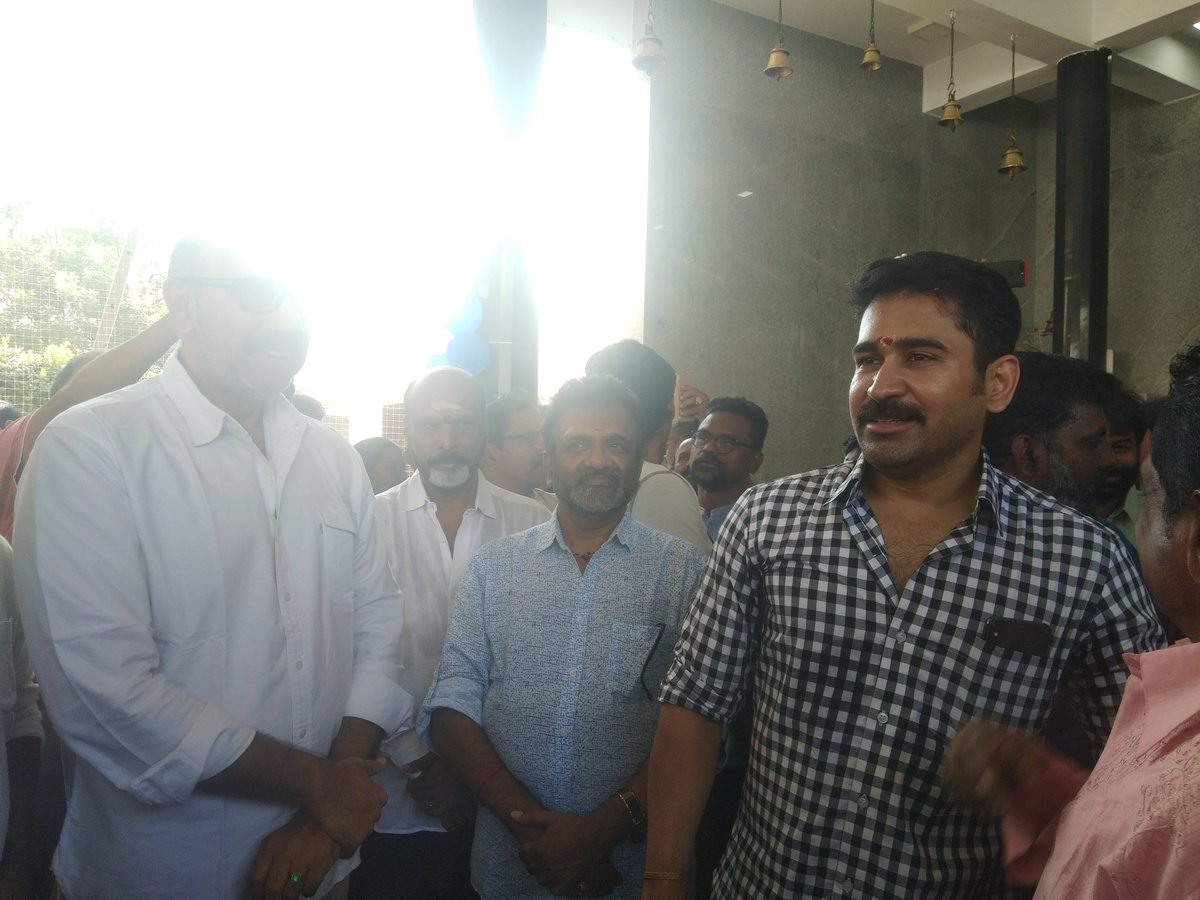 PROThiyagu's tweet photo. . @vijayantony's Next Movie Titled As #KhaKhee 

#Sathyraj #Jai  

Pooja happening now at #Avm 

Directed by #ASenthilKumar 

Shoots Starts From Today  @mrsvijayantony @onlynikil https://t.co/EeVnSnG9Nf