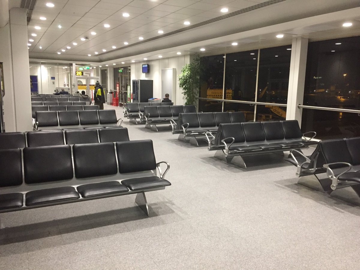 ianmiddlemiss2's tweet photo. Nice early start for my flight to Bilbao via Frankfurt for this years a rail live conference. #manchesterairport https://t.co/2tHqU5Mitk