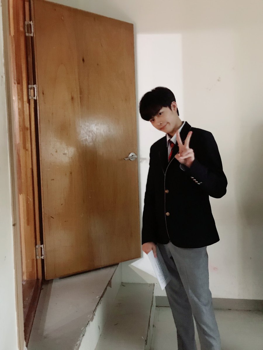 CUBE_YOOSEONHO's tweet photo. [📸] 20190304 @ 한림예술고등학교 입학식

오늘 한림예고 입학식의 사회를 맡은 선호선배의 모습을 깜짝 공개합니다🤗 새로운 시작을 하는 3월! 선호도 팬 여러분도 모두모두 화이팅!💛

#유선호 #YOO_SEONHO https://t.co/CjdDqMRsiX