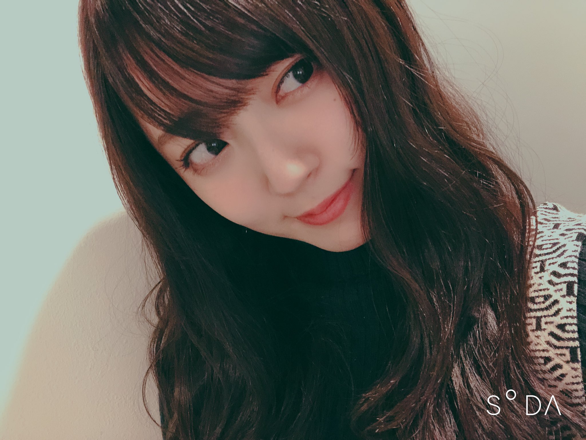 鈴木愛理 そういえば 少し前に美容室行って 髪暗くして 久々に少し軽くしてみたの 前髪も復活です 鈴木愛理 そういえば 少し前に美容室行って 髪暗くして 久々に少し軽くしてみたの 前髪も復活です