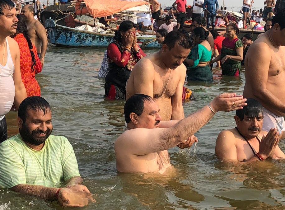 JPNadda's tweet image. महाशिवरात्रि के पावन दिन, पवित्र संगम नगरी प्रयागराज में आयोजित सनातन संस्कृति की प्राचीनता, भव्यता और एकता के प्रतीक &apos;कुम्भ मेले&apos; में स्नान करने का सौभाग्य प्राप्त हुआ।

हर हर महादेव।
जय हो गंगा मैया की।