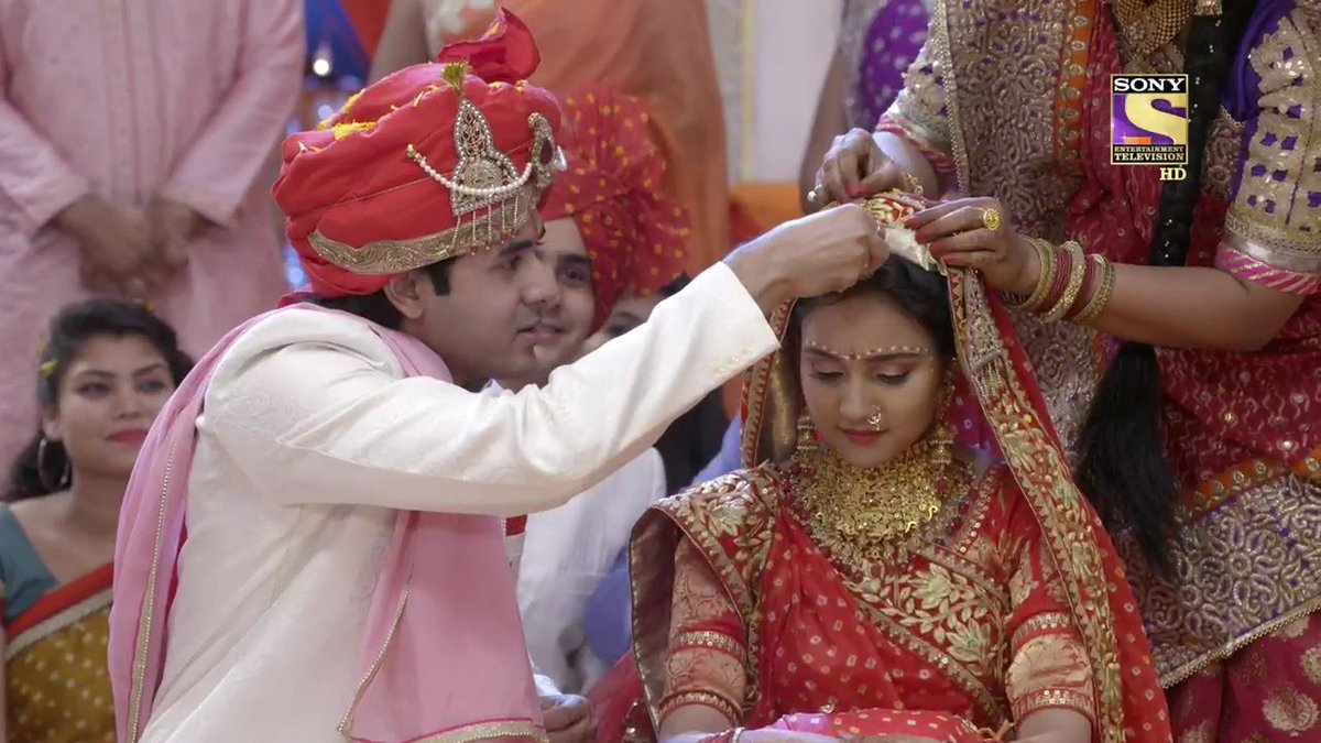 AGLA RANG LAAL HOGAYA!The moment of fullfillment. Sameer promised Naina of their love being 'shaadi wala pyar', of making her 'Mrs Maheshwari' & in this moment he didn't just fill her maang with sindoor but filled her life with the colour of his love. #YehUnDinonKiBaatHai