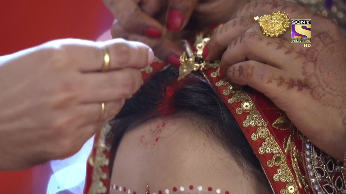 AGLA RANG LAAL HOGAYA!The moment of fullfillment. Sameer promised Naina of their love being 'shaadi wala pyar', of making her 'Mrs Maheshwari' & in this moment he didn't just fill her maang with sindoor but filled her life with the colour of his love. #YehUnDinonKiBaatHai