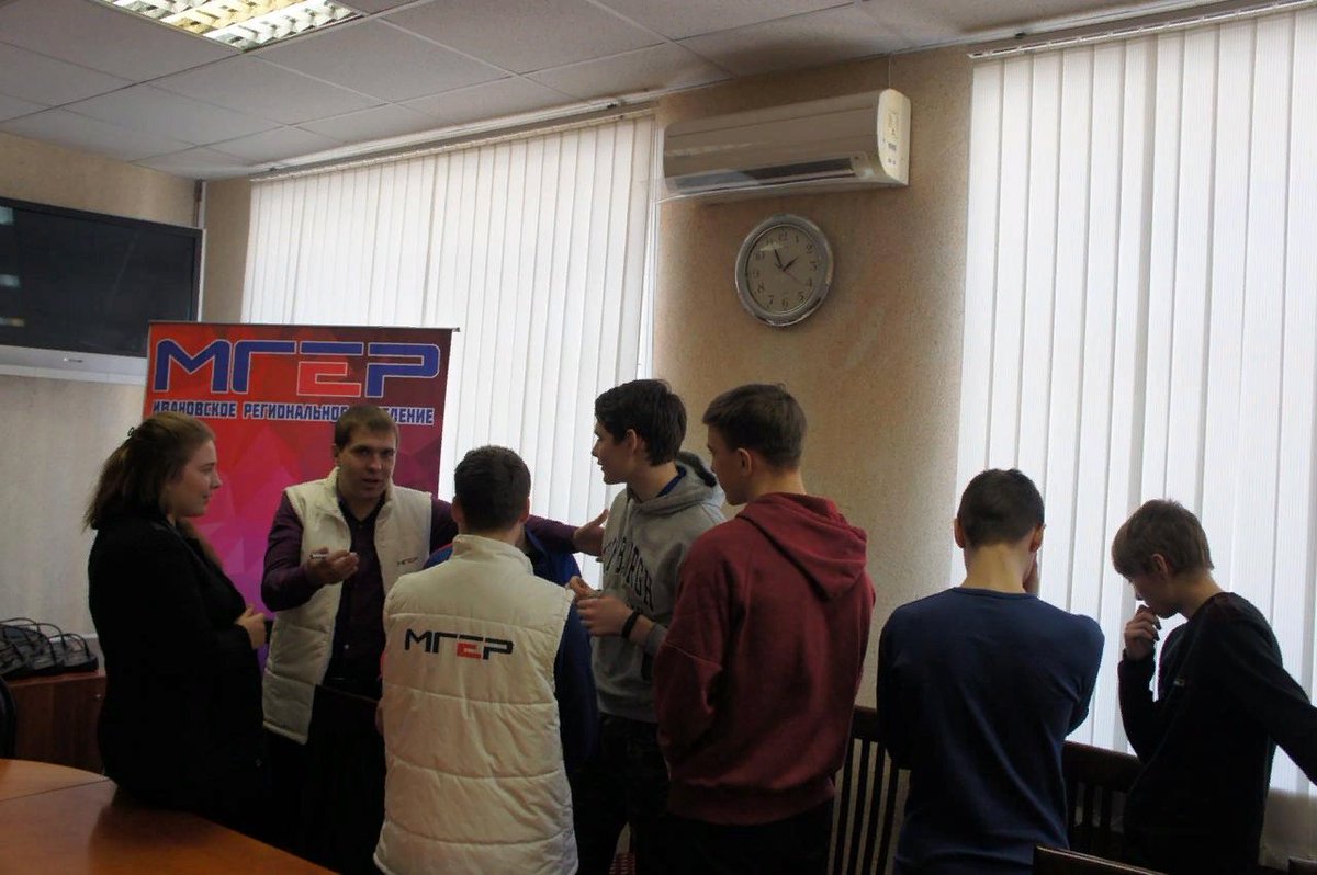 mger_kineshma's tweet photo. Очередное занятие в рамках проекта «Школа Парламентаризма» прошло в Кинешме
Т��енинг состоялся 2 марта 2019 года в зале заседаний Администрации г. Кинешма.Приглашённым спикером стал Михаил Алешунас,Темой встречи стала «Публичные  выступления или построение контакта с аудиторией» https://t.co/YKCoN95vsc
