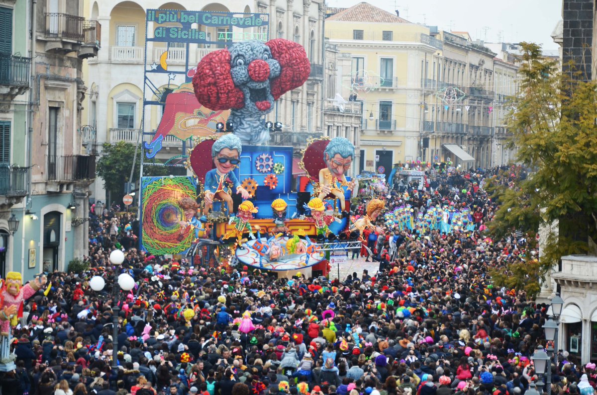 Ad #Acireale è boom per il Carnevale
Superata la prova a pagamento: folla per carri allegorici, maschere, bande e concerti CLICCA SUL LINK E GUARDA LE FOTO http://www.lasiciliaweb.it/2019/03/04/ad-acireale-e-boom-per-il-carnevale/ …