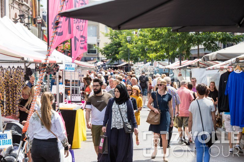 Terwijl half Nederland nog carnaval viert, zijn wij alweer druk bezig met de Blauwvingerdagen! Dit jaar vallen de Blauwvingerdagen op woensdag 10, 17, 14 en 31 juli. Wilt u ook op de markt staan? Inschrijven kan via deze link: wqd.nl/0cNh #blauwvingerdagen #zwolle