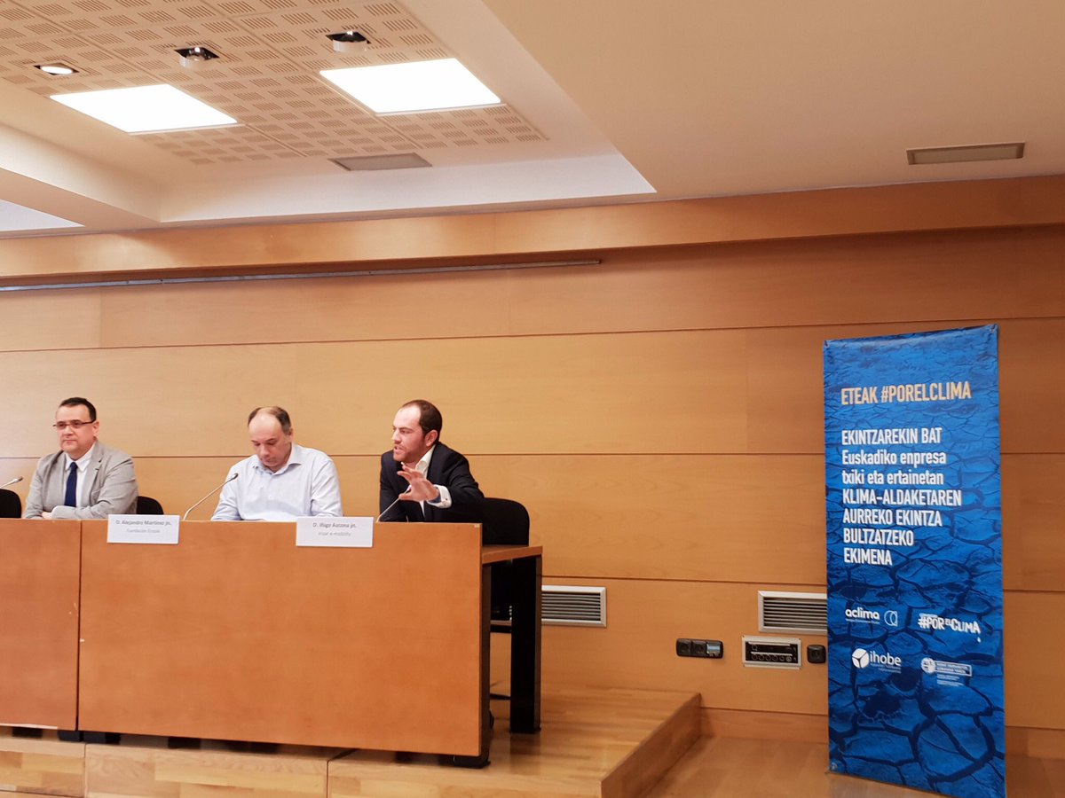 AclimaEuskadi's tweet photo. Acabamos el bloque de empresas grandes no cotizadas con #Irizar e-mobility hablando de la transición hacia un modelo de movilidad de emisiones de CO2 bajas o nulas #PositiveChange19 #ChangetheChange #EmpresaCambioClimático #Asteklima https://t.co/ewgadbwkwg