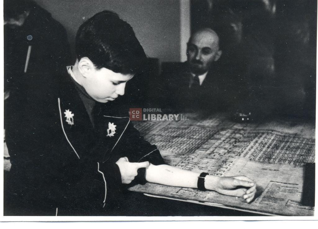 Bambini della Shoah: la storia di Luigi Ferri conocchidibambino.wordpress.com/2019/03/04/bam…