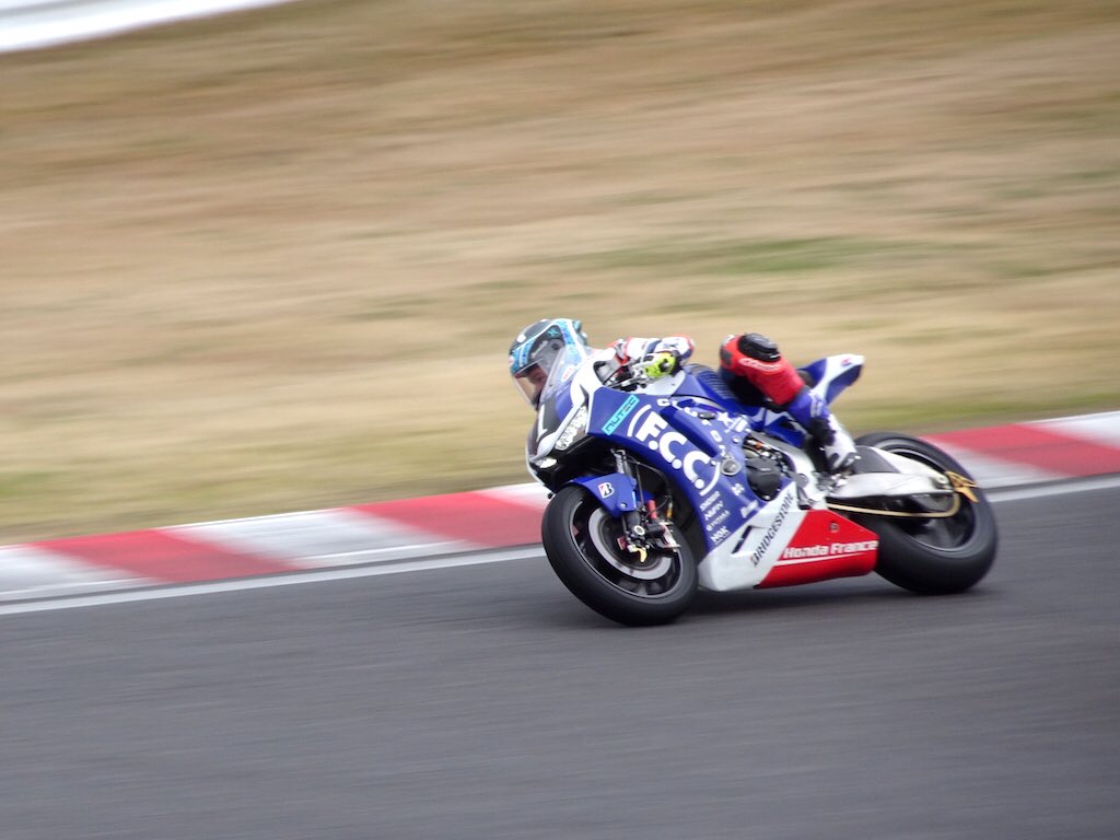 yura_p_face's tweet photo. 鈴鹿合同テスト……20190304
#honda #cbr1000rrsp2 #fcctsrhondafrance #ジョシュフック 選手 #joshhook #ewc #鈴鹿サーキット #suzukacircuit #コンデジ撮影 https://t.co/YHz8w07fXw