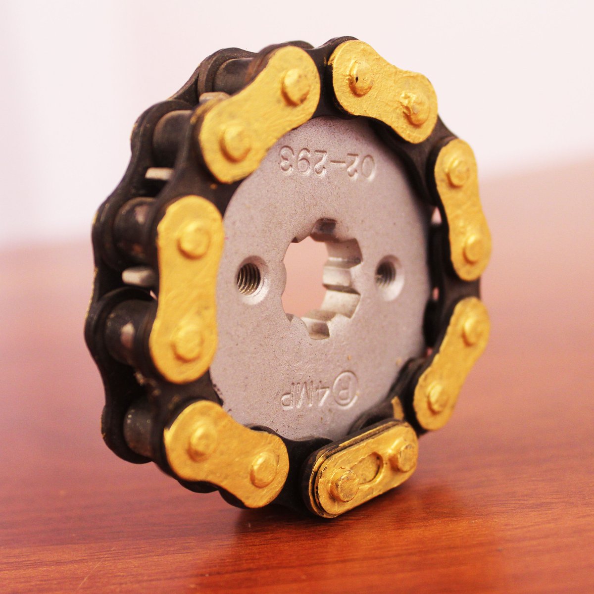 geekinvention's tweet photo. Making Paperweight by using old bike chain sprocket
aap ko ya achi lai to plz like ,share or visit now @geekinvention 

#diy #craft #lifehack #crative #idea #tabledecor #useful #paperweight #decor #homemade #homedecor https://t.co/CCSjKoYoaa
