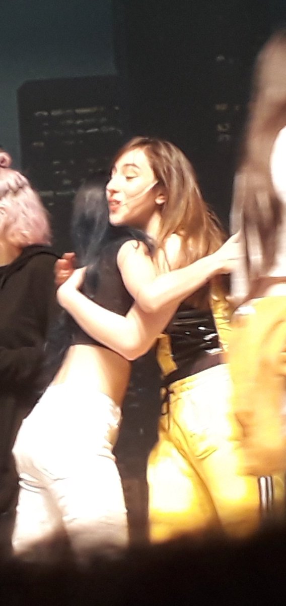 oriftsofi's tweet image. Por si alguien queria una foto de ori abrazando a mica o a angie ,aunque salieron re del orto