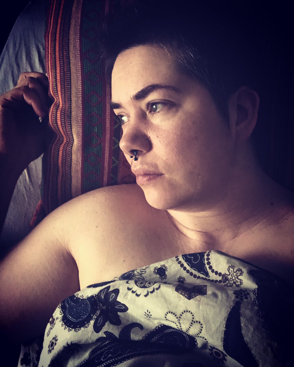 Vähän on kankeeta meininkii.Onneks on ystäviä keneltä pyytää second opinion kun sitähän me ihmisötökät kaikkeen tarvitaan.Ootteko koskaan miettiny kuinka tärkeää on peilaaminen ja sen kautta asioiden laajempi ja tarkempi hahmottaminen on?Mulle se on monessa kohtaa ollut elinehto.