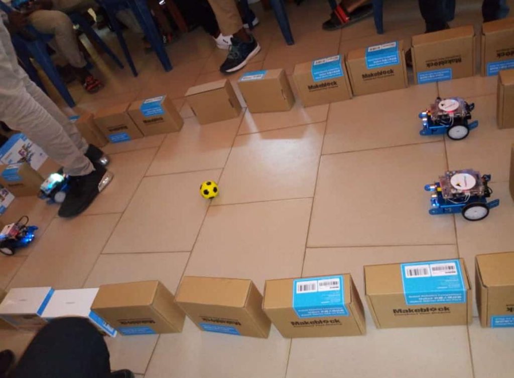 larissa_towanou's tweet photo. A cette heure lundi passé, nous débutons l’un des tournois les plus innovants jamais organisé au #Bénin. Ce fût une belle expérience de vie. Ce que je retiens,le rêve est permi « la #Revolution #numérique » ce sera pas sans nous. Merci @ImpalaEdTech, @ImpalaBridge, #TechEducators https://t.co/a54sPtOfaL