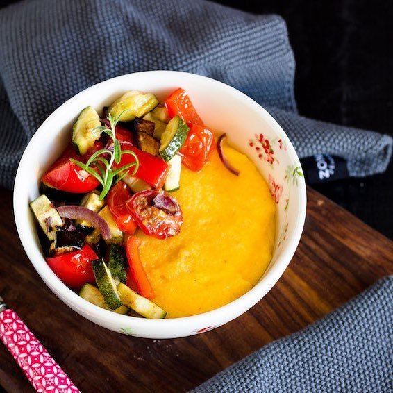 sandysasibella's tweet photo. Polenta mit Ofengemüse. Wenn es mal schnell gehen soll und trotzdem gesund und sättigend sein muss. Lecker ist es natürlich sowieso!
#rezepte #leckerundgesund #thekitchn #polenta #gemüse #ofengemüse #feedfeed #leckerschmecker #gesundessen #glutenfrei #h… https://t.co/xEWVCTjz29 https://t.co/oH0OTzhKas