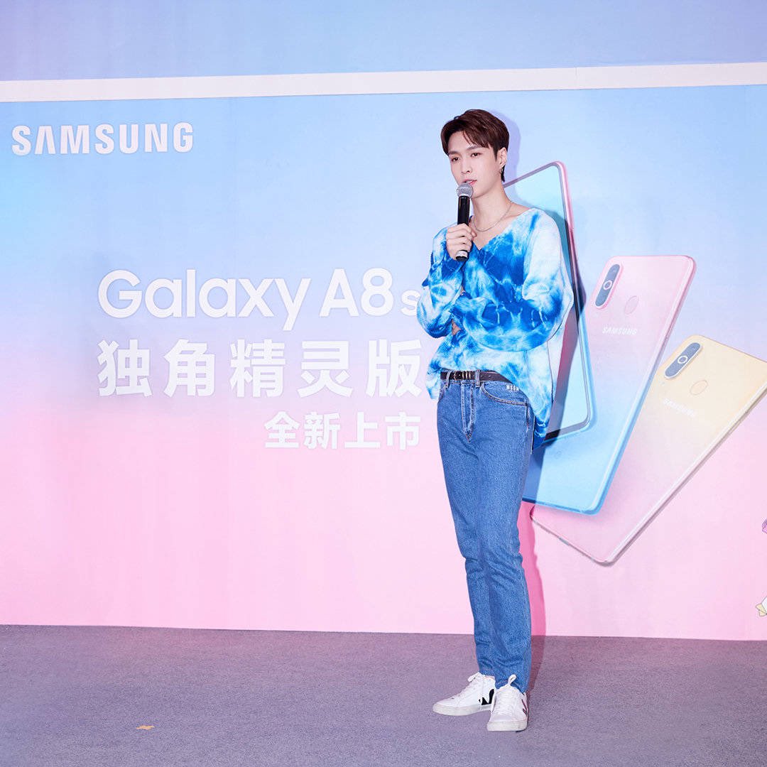 XingPark's tweet image. 190304 Samsung Galaxy Weibo Update: Galaxy’s fan meeting “Love guardian” (0301) 6P
2/2

#LayxSamsung #GalaxyA8s #Samsung 
#LayZhangNAMANANA #producerLayZhang #LayZhang #อี้ชิง #张艺兴 #Lay #Yixing #레이 #レイ #チャンイーシン #장이씽 @layzhang @lay_studio