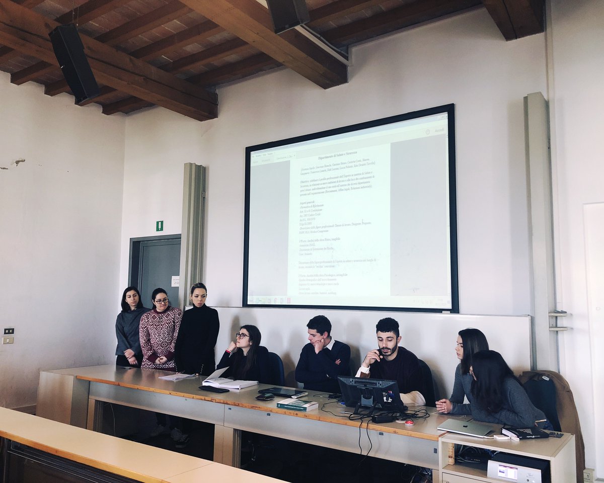 ElianaBellezza's tweet photo. #IRL2019 Il dipartimento Salute e sicurezza presenta il profilo professionale di un esperto Health&amp;Safety. Ragioniamo sull’aderenza dei profili professionali con le attività reali https://t.co/9c31Vy91Hu